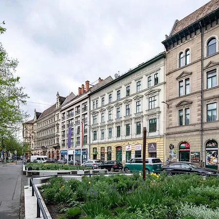 - Mini For Solo Travellers Budapest