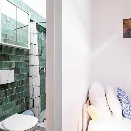 - Mini For Solo Travellers Budapest