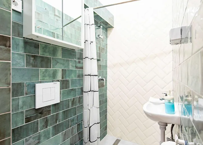 - Mini For Solo Travellers